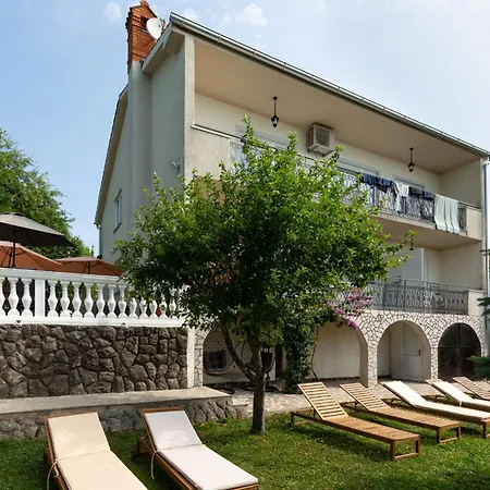 Dama Apartment *