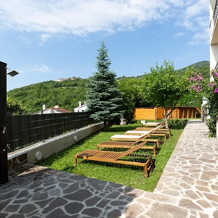 Dama Apartment