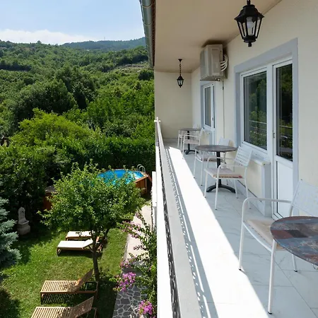 Dama Apartment