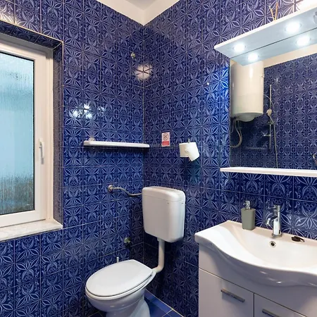 Dama Apartment *