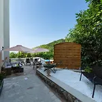 Dama