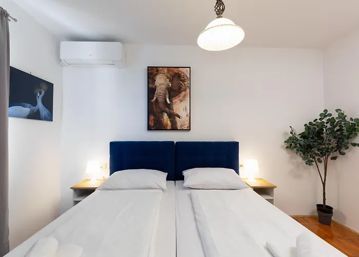 Dama Apartment